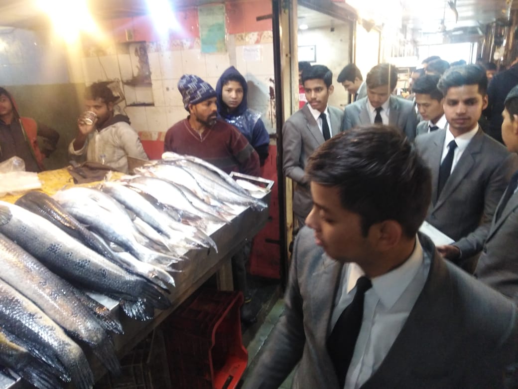 allied college student visits fish-market-Elante mall